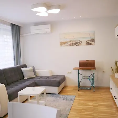 Apartment Astra Warna